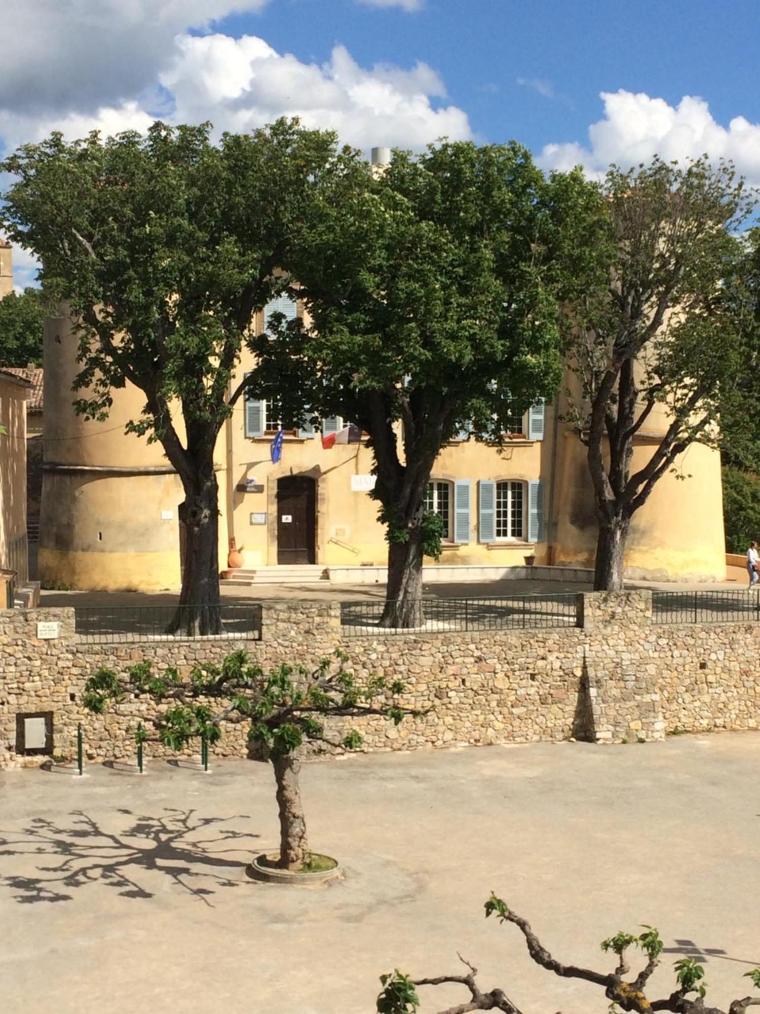 Au Coeur Du Village Provencal Tourtour Exterior photo